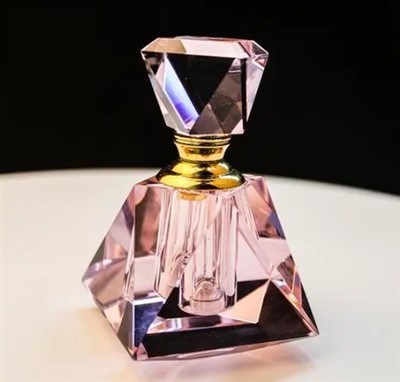 Bottiglia di profumo di cristallo